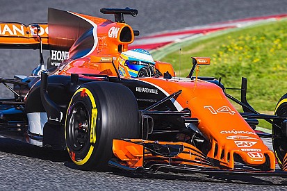 McLaren MCL32 вперше з'явився на трасі