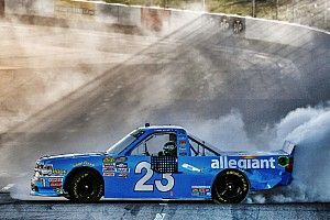 Elliott aprovecha  error de Bell y triunfa en Martinsville