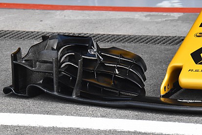 Renault: quasi orizzontale l'ultimo flap dell'ala anteriore