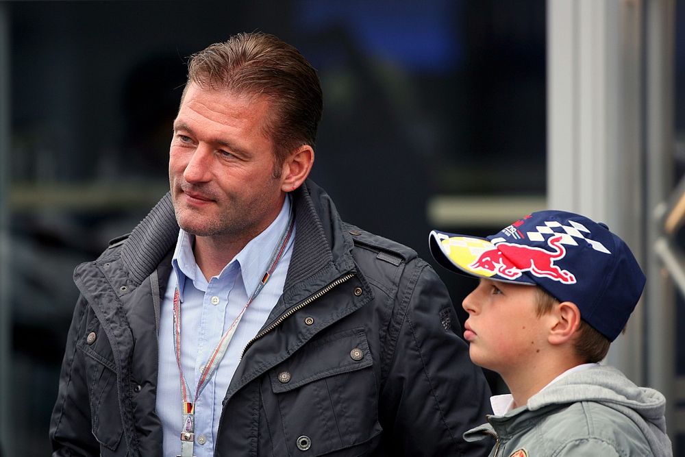 Max ve Jos Verstappen'in meşhur "benzin istasyonu" anısı