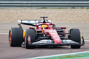 ルイス・ハミルトン 2022年 メルセデス 直筆サイン入り ドライバーカード 楽天市場】ルイス・ハミルトン 2022年 メルセデス AMG F1 非売品