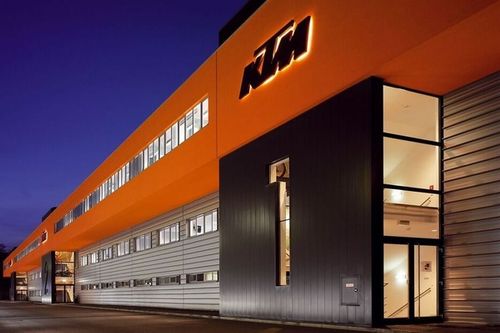 Crisis KTM: recortes de plantilla y cese de la producci&oacute;n; MotoGP sigue como buque insignia