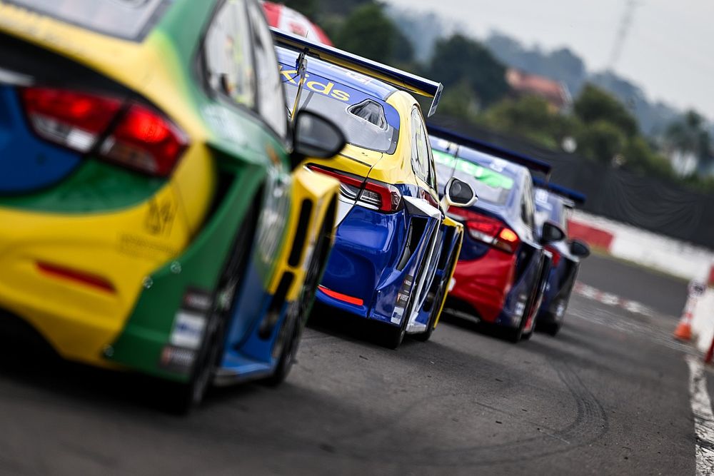 Carros da Stock Car em Tarumã