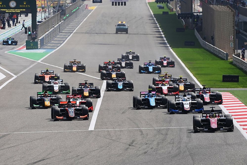 Theo Pourchaire, ART Grand Prix, leads Richard Verschoor, Van Amersfoort Racing, Kush Maini, Campos Racing, at the start