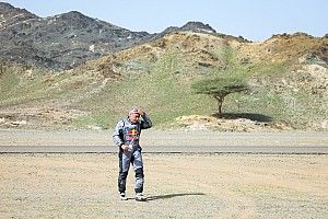Sainz Mundur dari Reli Dakar 2023 Akibat Kecelakaan Parah