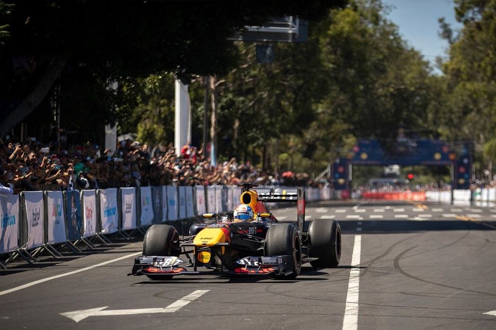 Sergio Perez, Red Bull RB7, showrun