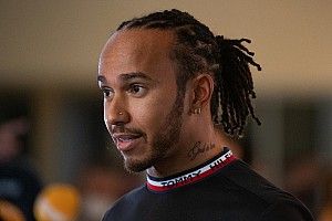 Hamilton és a „kötéltánc”: nem hiányzik sok a 10 rajthelyes büntetéshez