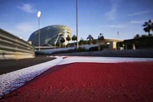 Kerb Agresif Sirkuit Yas Marina Dimodifikasi