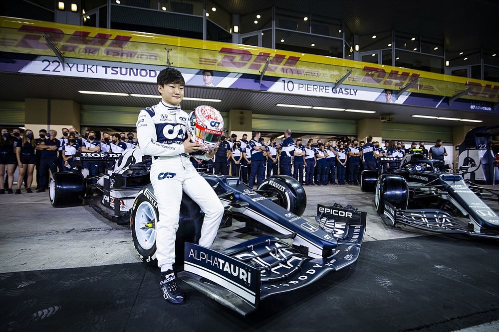角田裕毅、F1最終戦アブダビGPで”ホンダに感謝”示す特別ヘルメット使用「”旅”に参加できて光栄」
