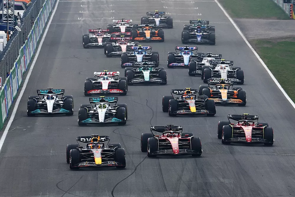 Max Verstappen, Red Bull Racing RB18, Charles Leclerc, Ferrari F1-75