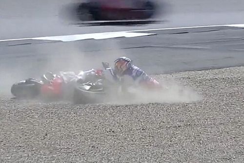 V&iacute;deo: Zarco arruina sus opciones tras caer en Silverstone