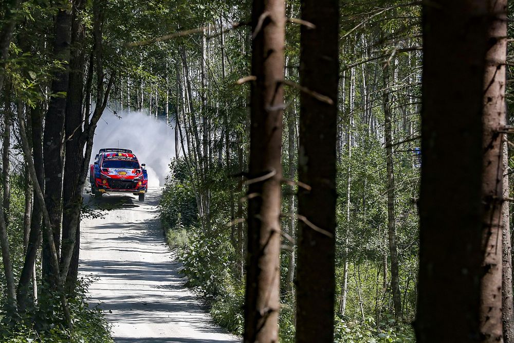 Rivalitas Internal Hyundai Memanas di Reli Estonia
