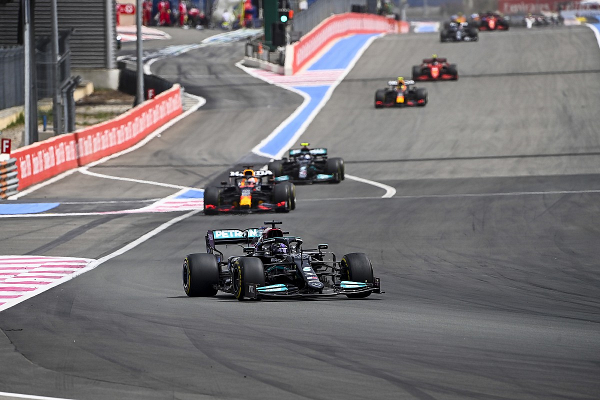 Hamilton Jawab Kritik soal Dirinya Kurang Gigih Bertahan