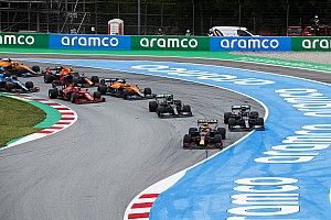 Hamilton: Gaf Verstappen bewust veel ruimte in eerste bocht