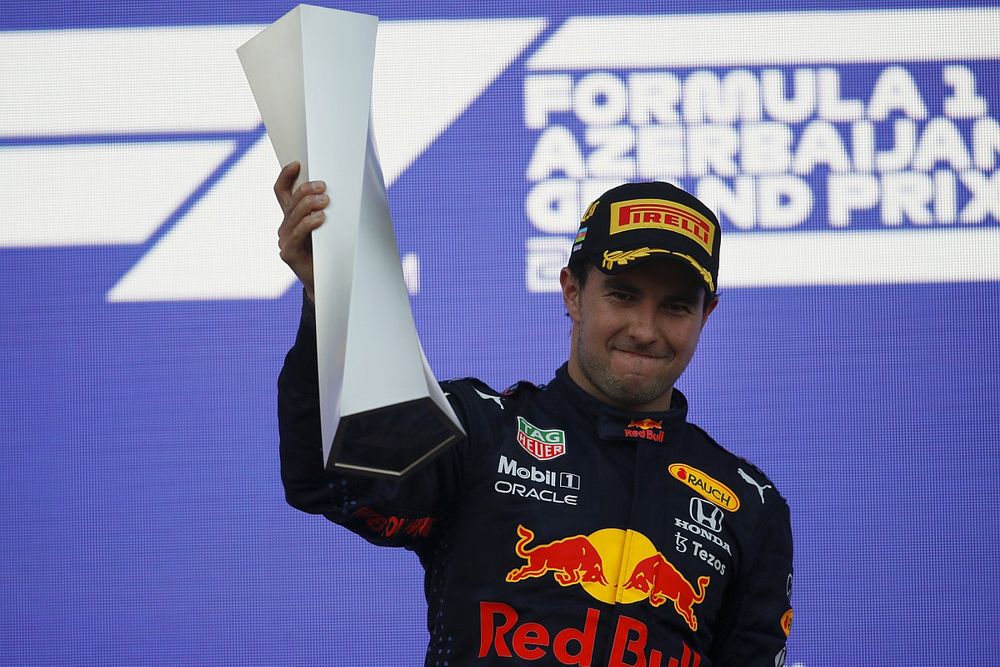 Sergio Perez, Red Bull Racing, 1e positie, op het podium