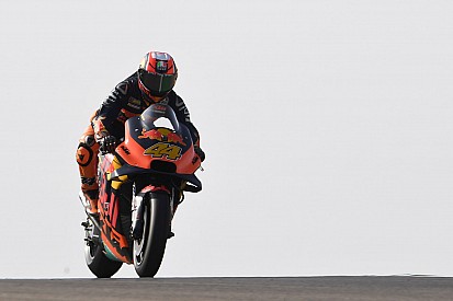 Pol Espargaró: “Podría estar en casa, pero estoy aquí porque KTM se lo merece”