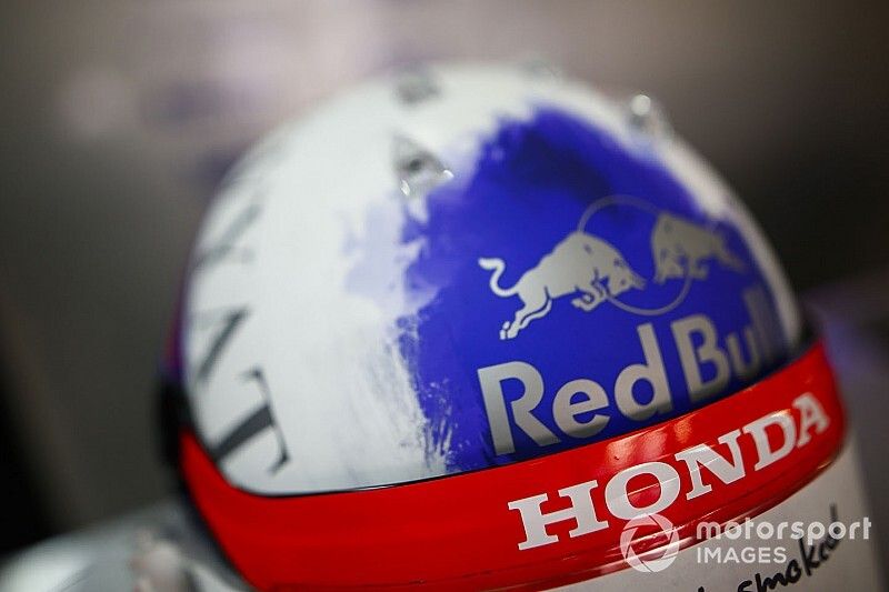 The helmet of Daniil Kvyat, Toro Rosso