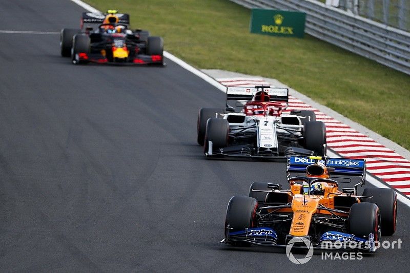 Lando Norris, McLaren MCL34, devant Kimi Raikkonen, Alfa Romeo Racing C38, et Pierre Gasly, Red Bull Racing RB15