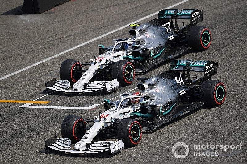 Amit Hamilton megfogott, azt Bottas falhoz vágta: videó
