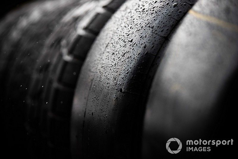 Pirelli поторопила команды с высказыванием пожеланий по шинам