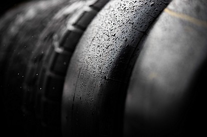 Pirelli поторопила команды с высказыванием пожеланий по шинам