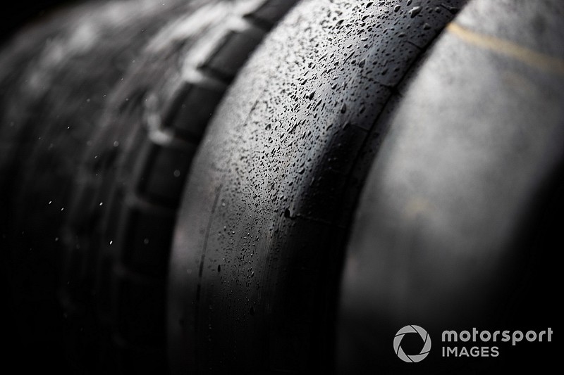Pirelli поторопила команды с высказыванием пожеланий по шинам