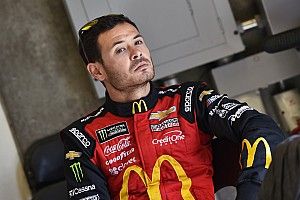 NASCAR suspende Larson por tempo indeterminado por uso de palavra de cunho racista em corrida virtual