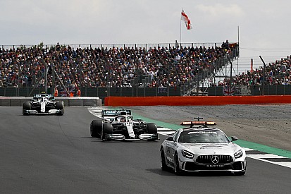 Hamilton szenzációs előzése, majd Bottas visszavág: videó