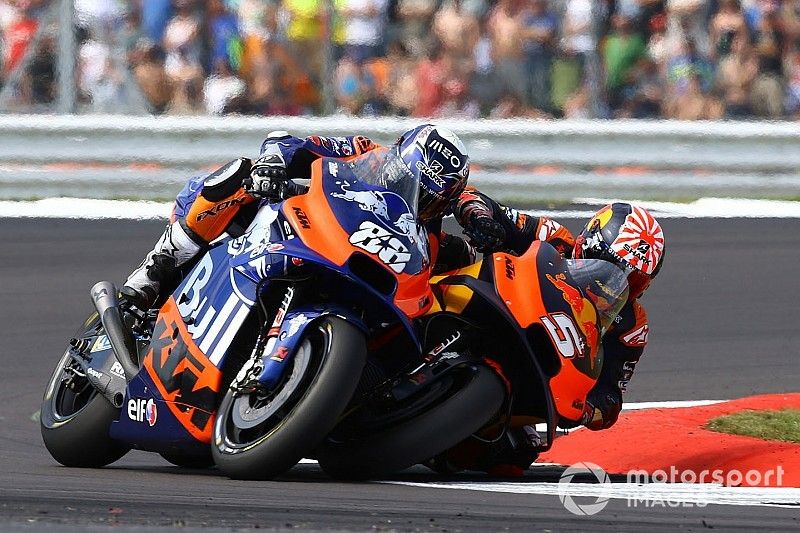 Sturz: Johann Zarco, Red Bull KTM Factory Racing, Miguel Oliveira, Red Bull KTM Tech 3