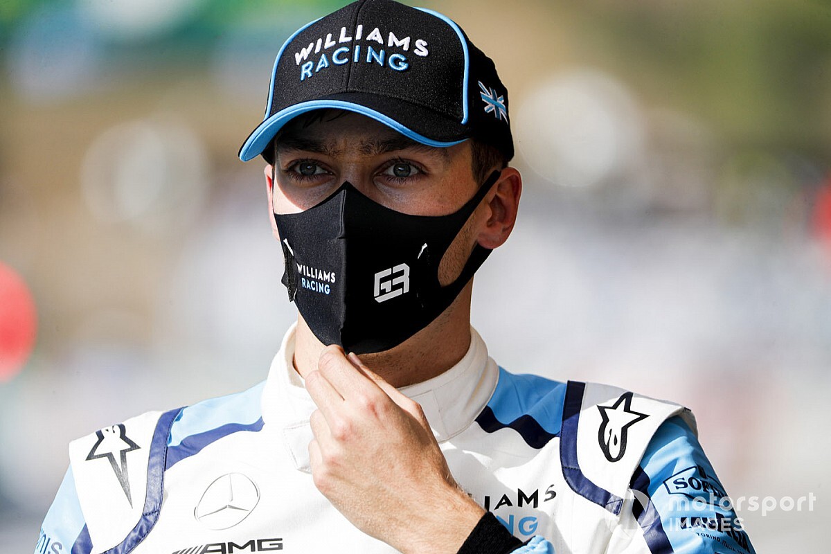 Alonso sonroja a Russell con sus elogios