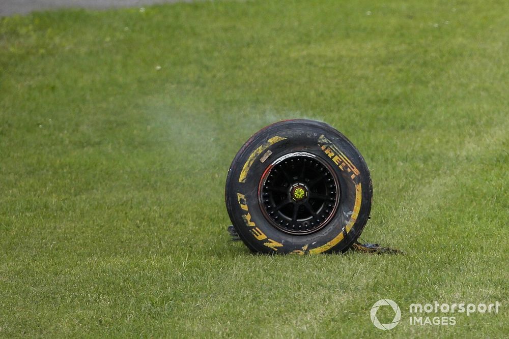 FIA расследует аварию Джовинацци из-за отлетевшего колеса