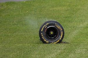 FIA расследует аварию Джовинацци из-за отлетевшего колеса