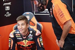 Raúl Fernández da el salto a Moto2 con KTM y Acosta le reemplazará en Moto3