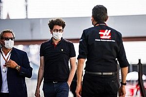 Steiner arra utalt, fiatal versenyzőt igazol a Haas 2021-re