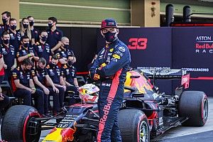 PÓDIO: Verstappen fecha temporada em grande estilo; veja debate sobre os melhores do ano com Felipe Motta e Rico Penteado