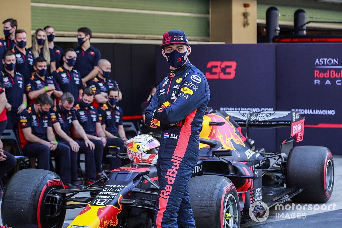 PÓDIO: Verstappen fecha temporada em grande estilo; veja debate sobre os melhores do ano com Felipe Motta e Rico Penteado