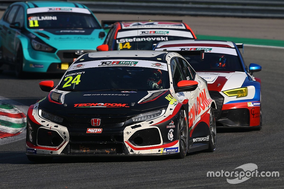 TCR Italy: bis di Giacon fra gli autoscontri di Gara 2 a Monza
