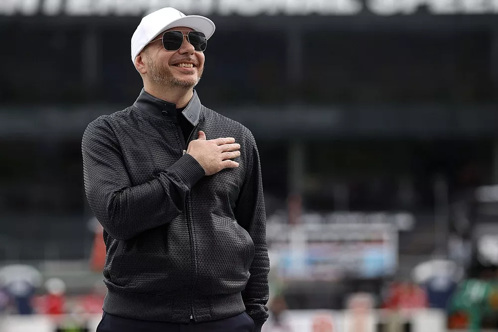 Pitbull, cantante