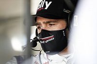 Legenda NASCAR prowadzi stawkę