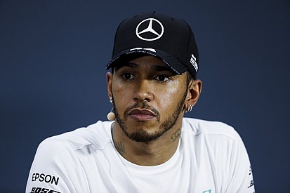 Hamilton pierde el podio en Brasil por contacto con Albon