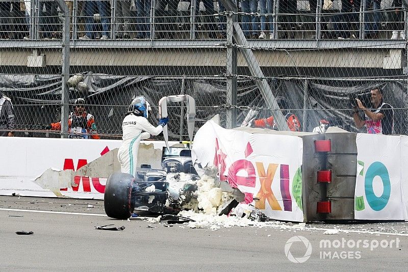 Choque de Valtteri Bottas, Mercedes AMG W10