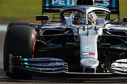 Hamilton Abu Dhabiban sem adta fel, mert mindig tud fejlődni