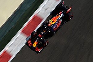 Albon, ahogy majdnem belerohan Hülkenberg autójába Abu Dhabiban: videó