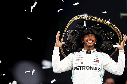 Hamilton: "Moeilijke zege door schade aan vloer"
