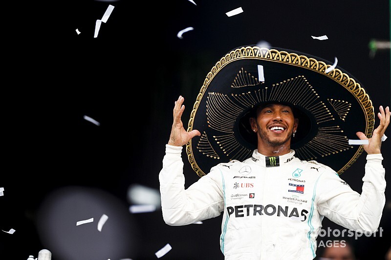 Hamilton: "Moeilijke zege door schade aan vloer"