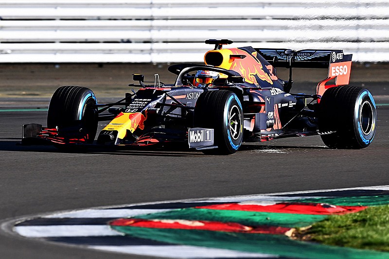A nagy pillanat: pályára gurult az új Red Bull-Honda