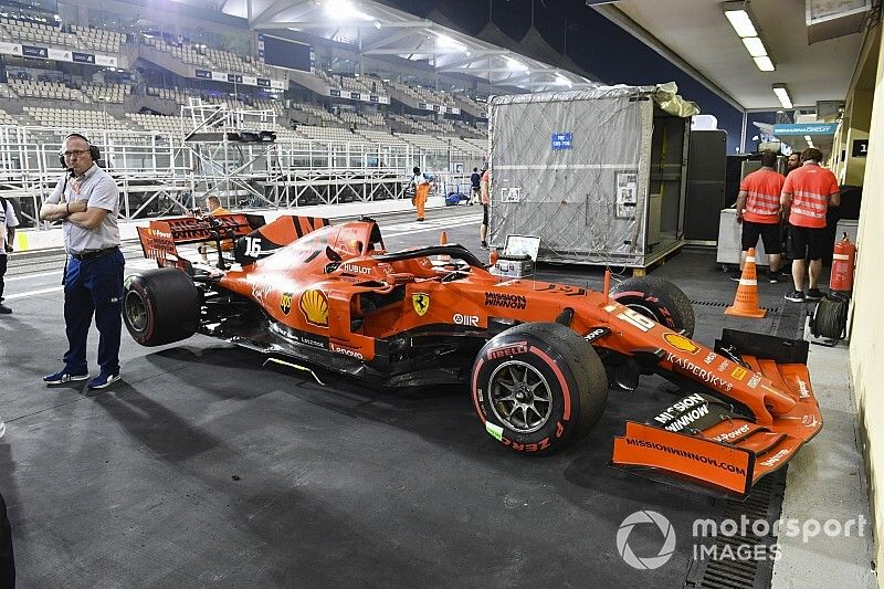 De wagen van Charles Leclerc Ferrari SF90 in parc ferme