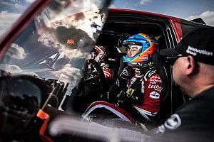 Már Alonso is „elmerült” a homokban: galéria a Dakar Raliról
