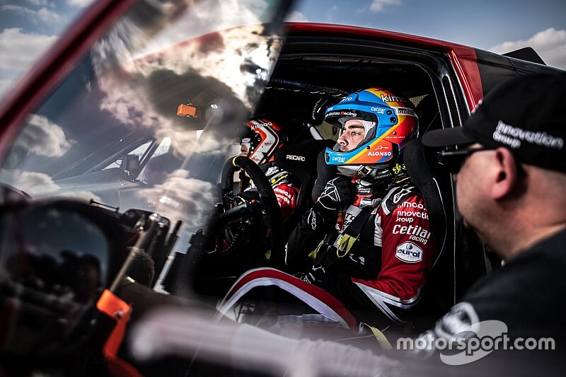Alonso é 11º no estágio inaugural do Dakar; Varela tem problemas