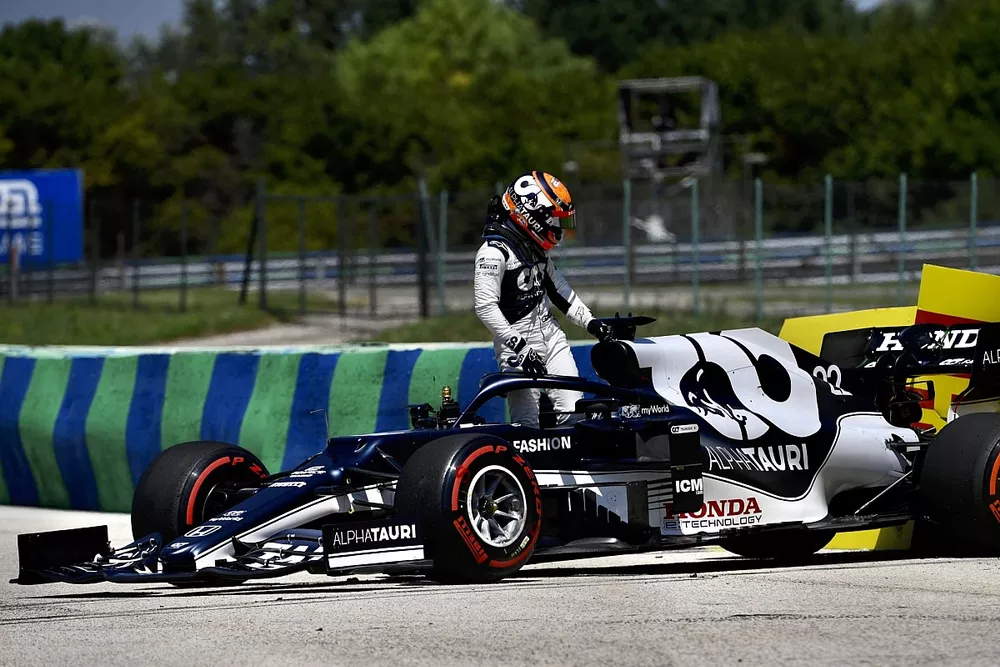Yuki Tsunoda, AlphaTauri AT02, climbs out of his car after spinning out in practice
